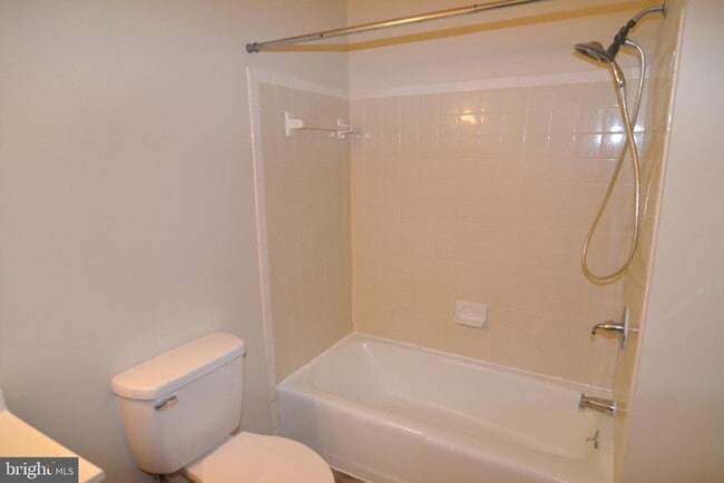 Building Photo - 21632 Shangri-La Wy