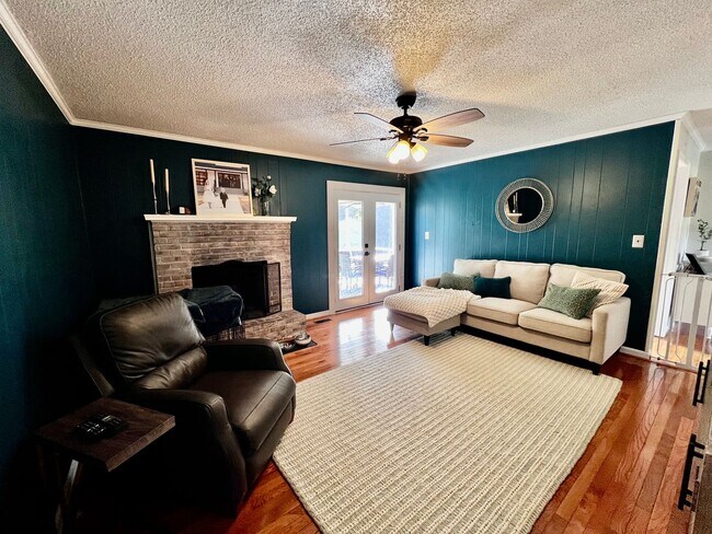 Building Photo - Beautiful All-Brick Ranch in the Heart of ...