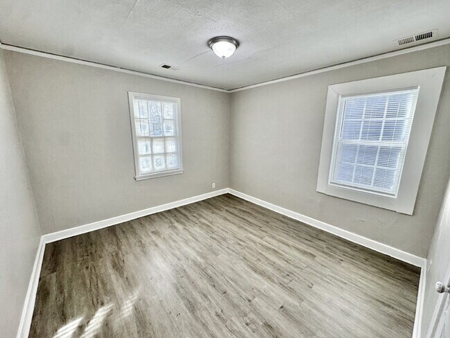 Building Photo - 3472 Hadley Rd