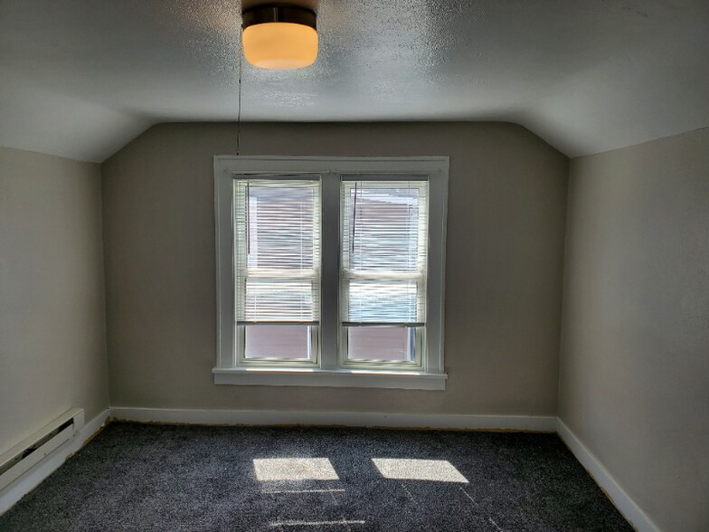 Building Photo - 124 N Division St