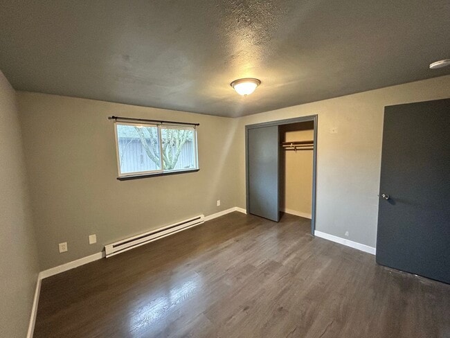 Building Photo - 610 Roeder Ave