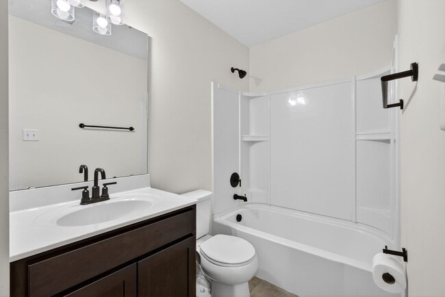 Building Photo - Modern 2-Bedroom Townhome