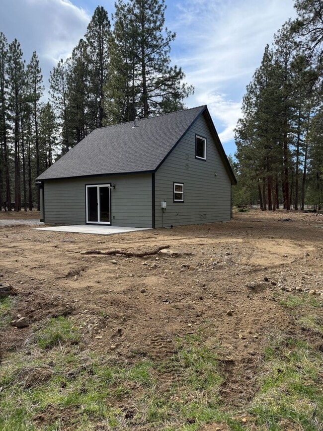 Building Photo - BRAND NEW 2-bd/2-bath in the serene community of Tollgate! - Sisters, OR