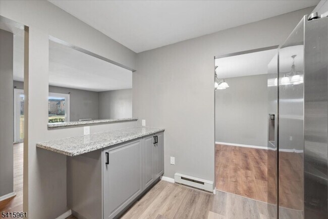 Building Photo - 807 Eves Dr