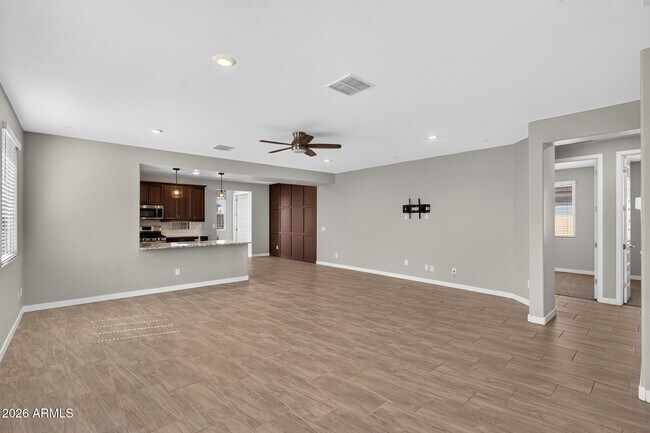 Building Photo - 261 Pinnacle Ridge Dr