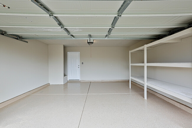 Building Photo - Large Updated 3 Bed / 2.5 Bath Home