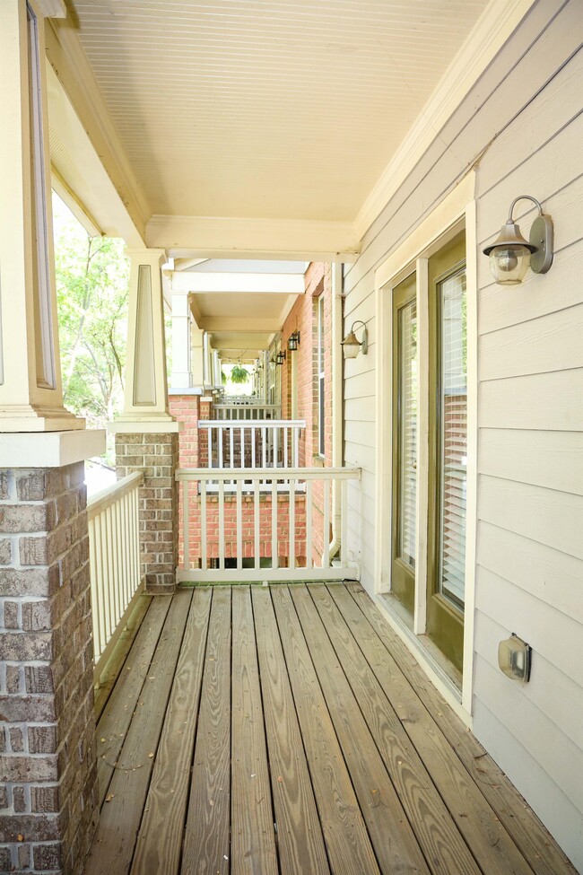 Building Photo - 851 Stratum Way SE