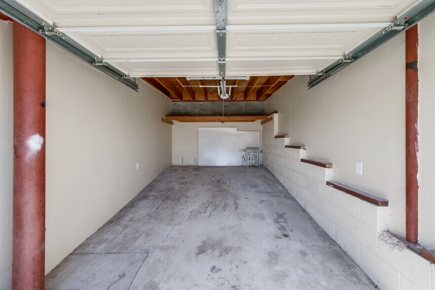 Garage - 2724 K St