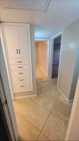 Building Photo - 730 E 1st St