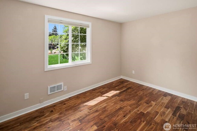 Building Photo - 4Bd/1.5Ba Kirkland House