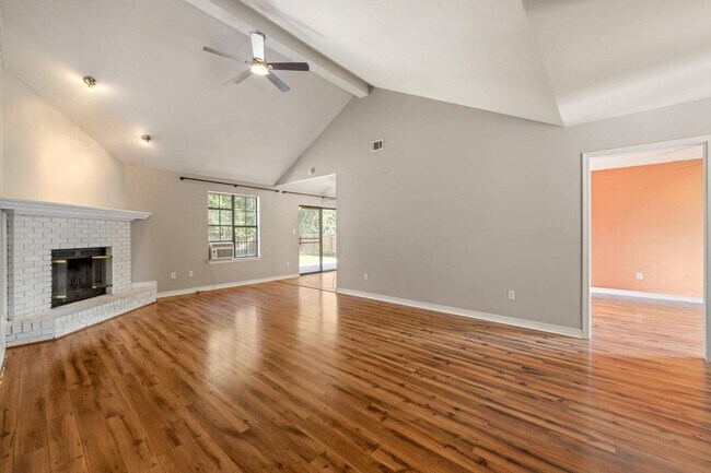 Building Photo - 2240 Prytania Cir