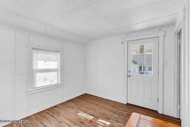 Building Photo - 504 8th Ave