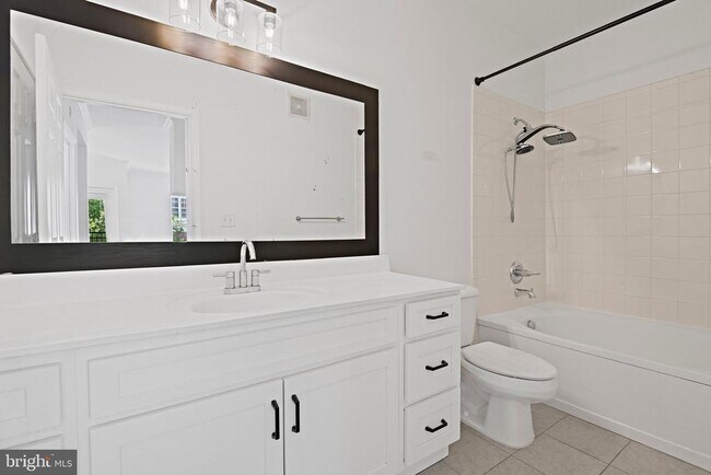 Building Photo - 12921 Centre Park Cir