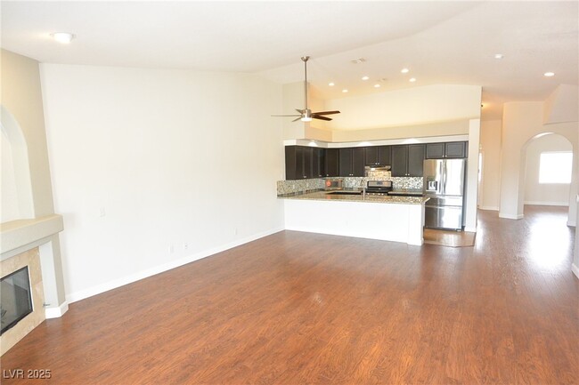 Building Photo - 7645 Rolling View Dr