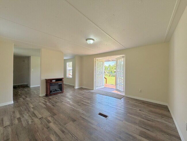 Building Photo - 10580 SW 105th Ave