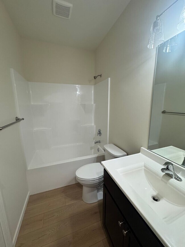 Building Photo - 4919-4921 Silver Mill Dr.