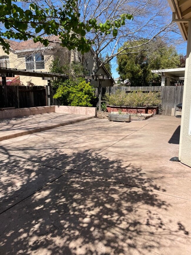 Building Photo - NICE TWO STORY IN WEST ROSEVILLE NEAR SCHO...