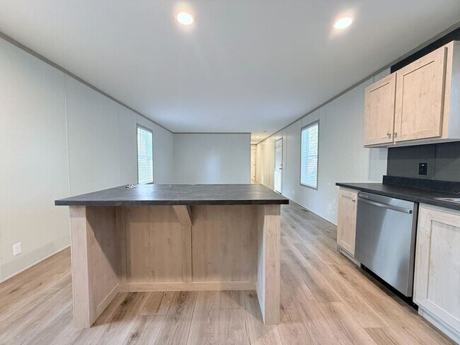 Building Photo - 29680 Jamestown Dr