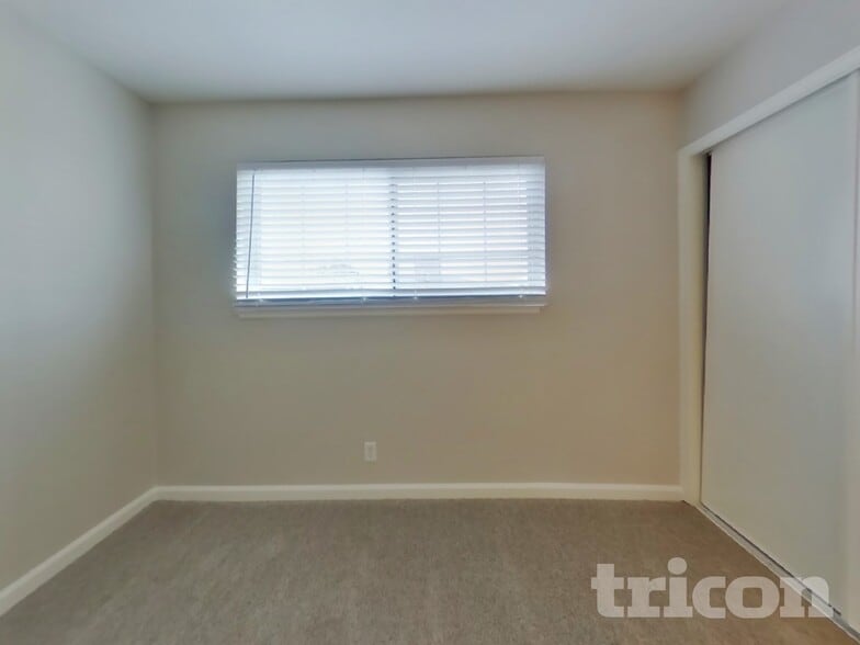 Building Photo - 304 Robert St