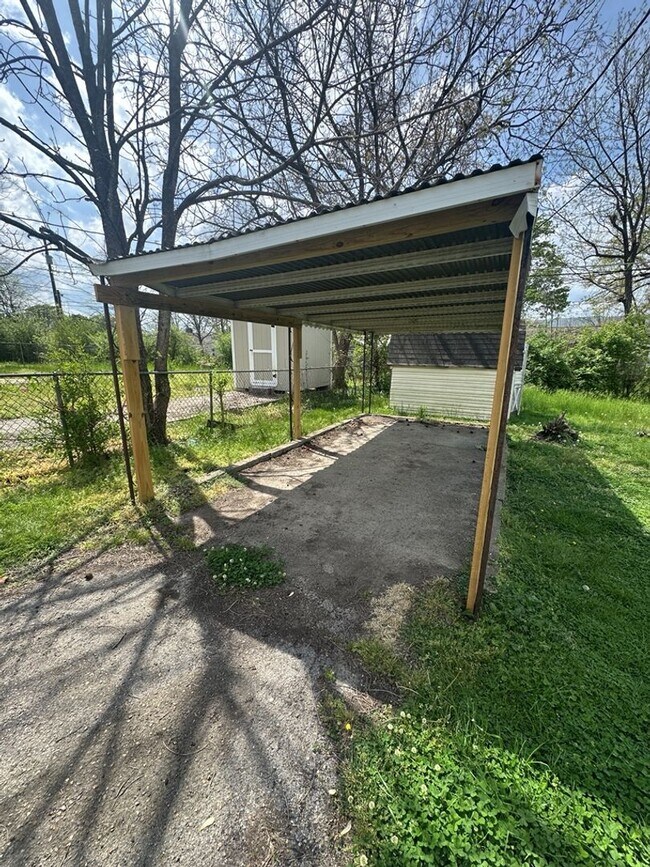 Building Photo - Updated Rossville Home with Yard, Carport, and Easy Chattanooga Access