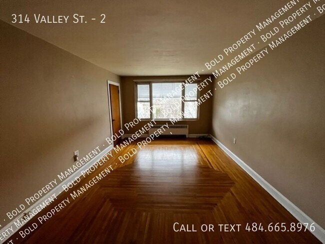 Building Photo - 308-314 Valley St