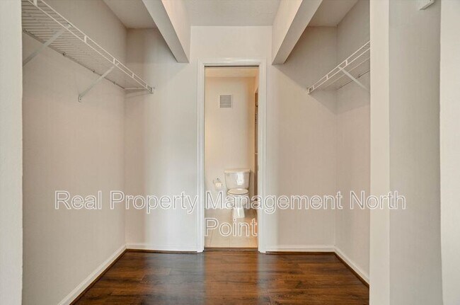 Building Photo - 3513 Essex Ave