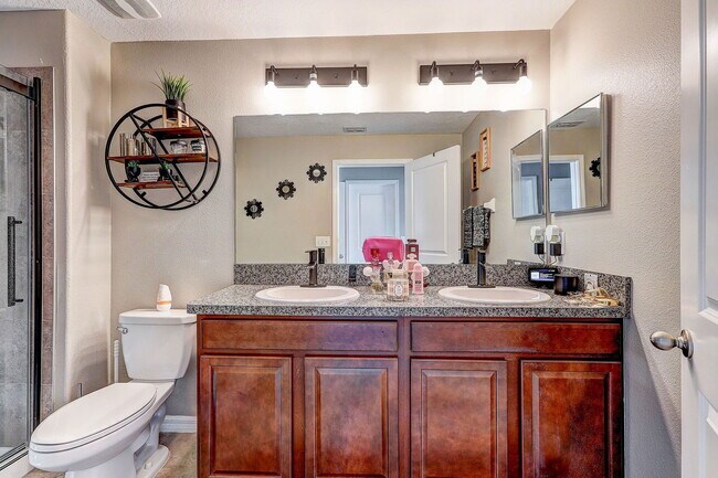 Building Photo - 12910 Utopia Gdns Wy