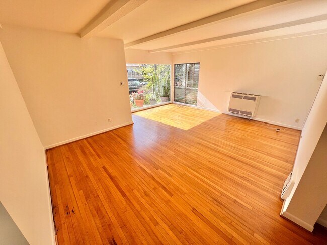 Building Photo - Charming Belmont Shore 2BD/1BA in Spanish-Style Duplex | Garage Included