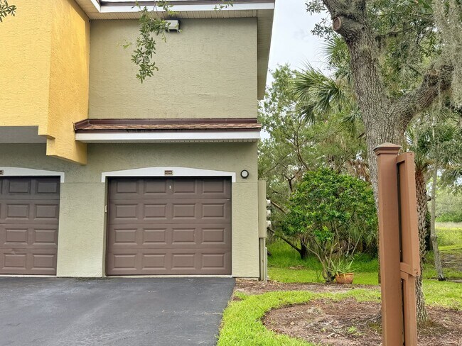 Building Photo - Las Palmas, one-bedroom first floor condo with garage!