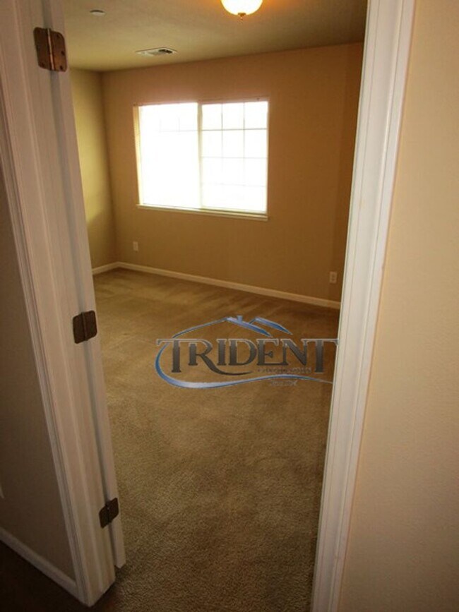 Building Photo - 406 Hetherington Cir