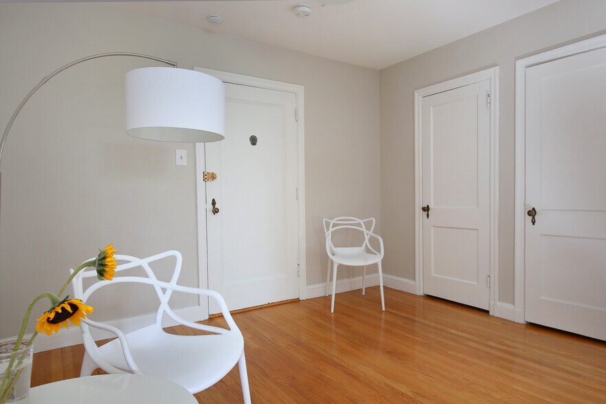 Building Photo - 8 Kilsyth Ter