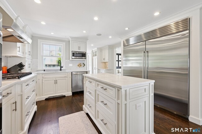 Building Photo - 19 Middle Beach Rd