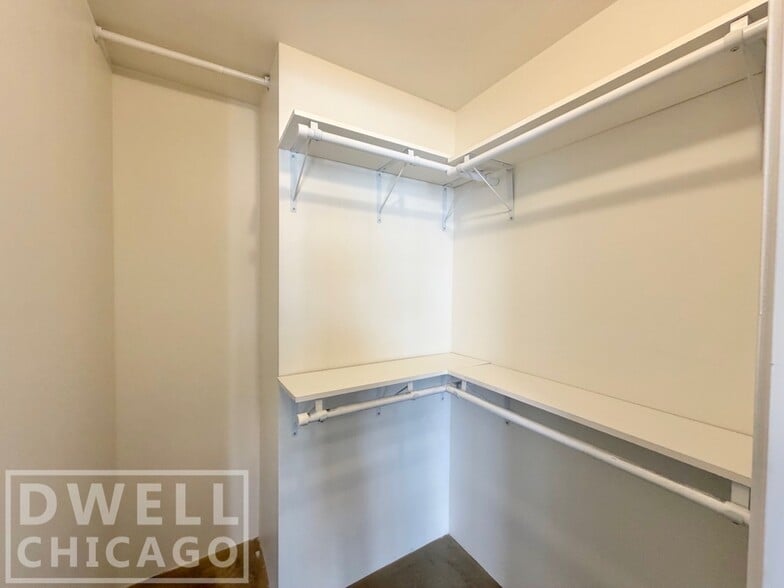 Building Photo - 1513 W Adams St