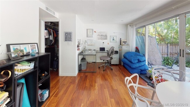 Building Photo - 725 NE 73rd St