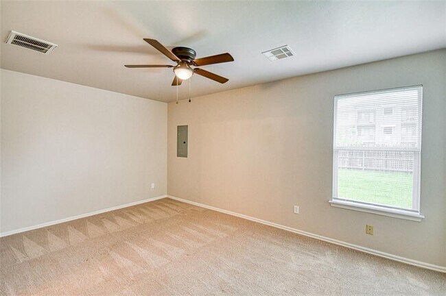 Building Photo - 4801 SE 77th St
