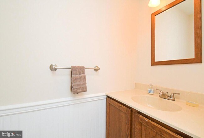 Building Photo - 2489 Hillendale Dr