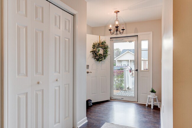 Building Photo - 4 Creekbend Ct