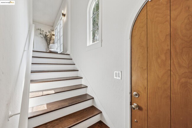 Building Photo - 95 Alvarado Pl