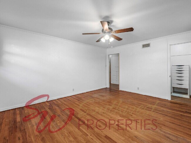 Building Photo - 4 Bedroom Home Just One Block from Campus | 2 Living Areas + Corner Lot