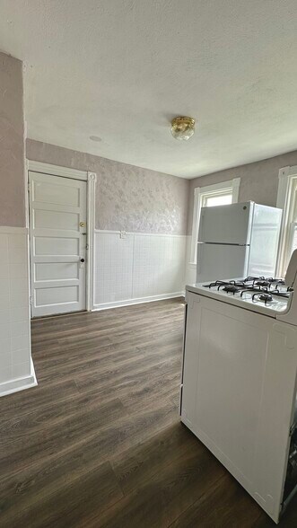 Unit 3 - Kitchen - 19 Maple Tree Ln