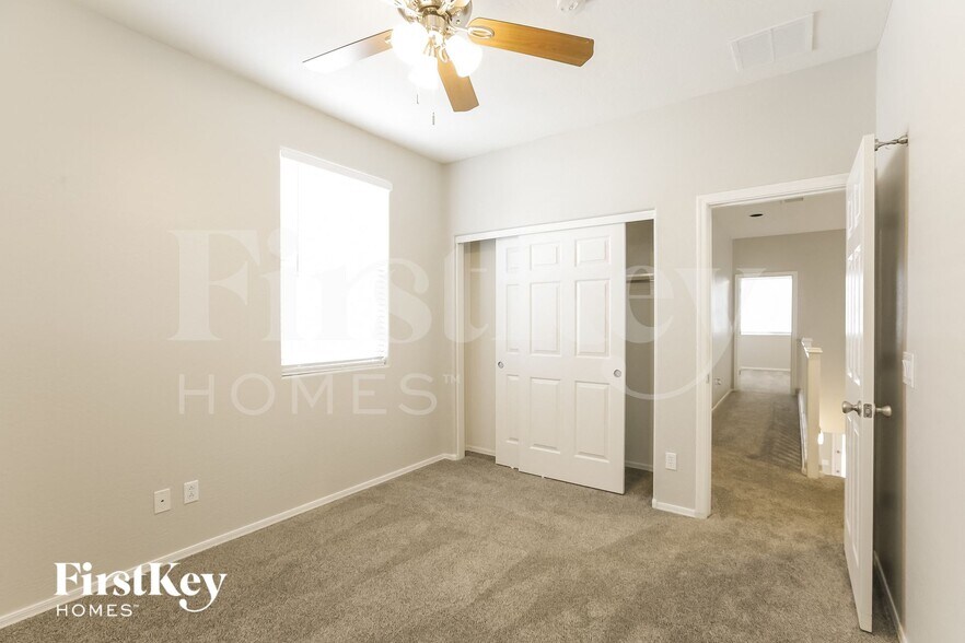 Building Photo - 1263 E Julian Dr