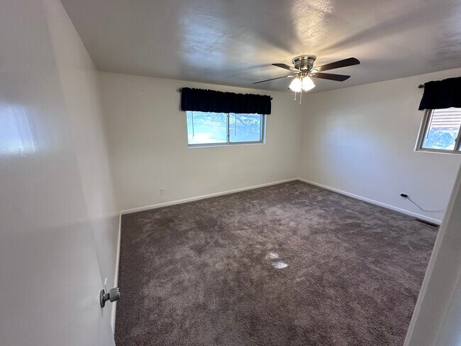 Building Photo - 94 Yale St