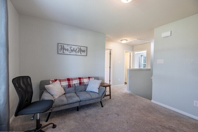 Building Photo - 196 Goldenrod