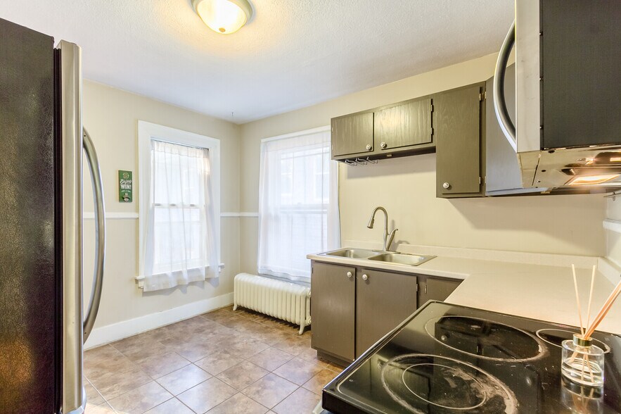 Kitchen - 290 Field Street