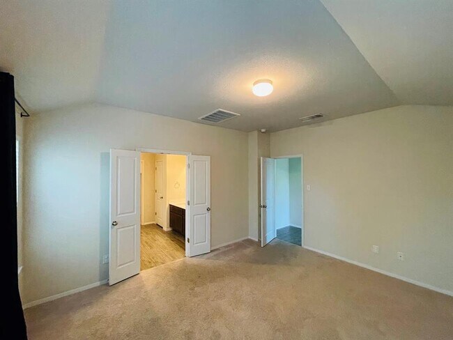 Building Photo - 3803 Overhill Dr
