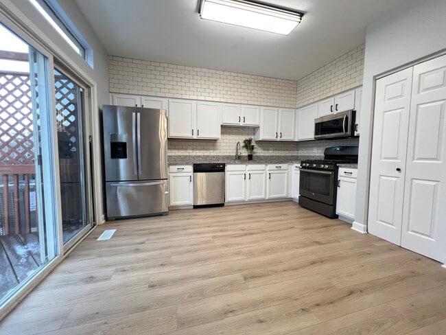 Building Photo - 22306 W Niagara Ct