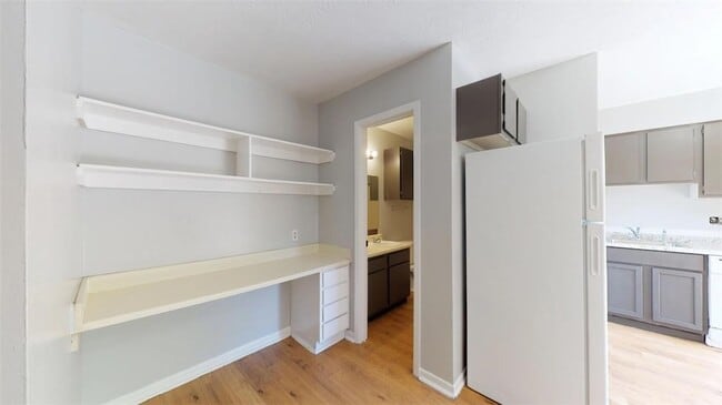 Building Photo - 725 Peppertree Dr