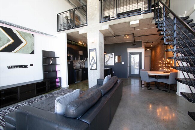 Building Photo - 2000 Bagby St