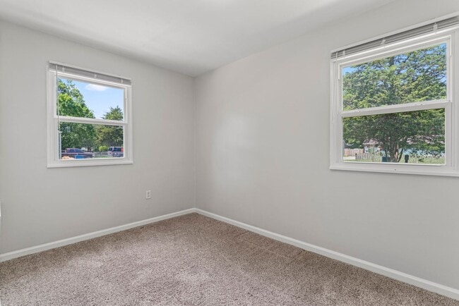 Building Photo - 1909 Mayfair Dr