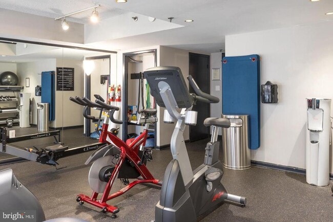 Building Photo - 1001 N Randolph St